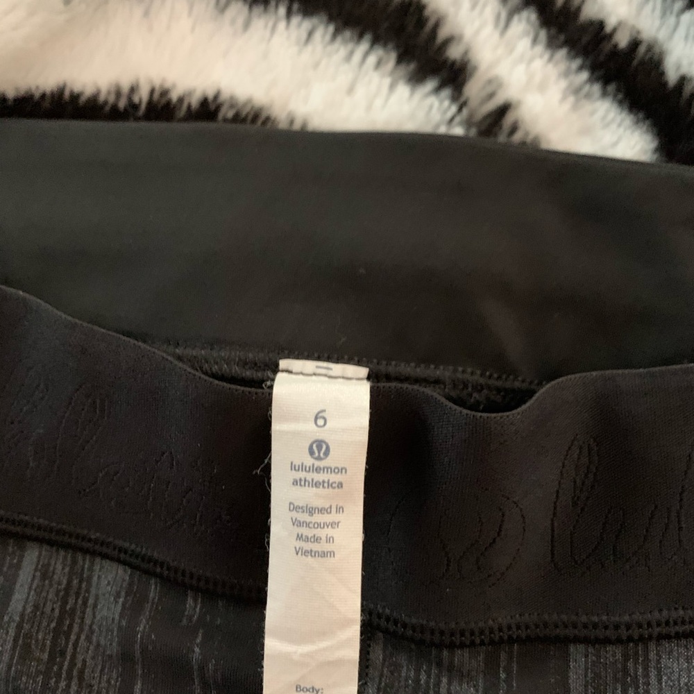 Lululemon gray and black short